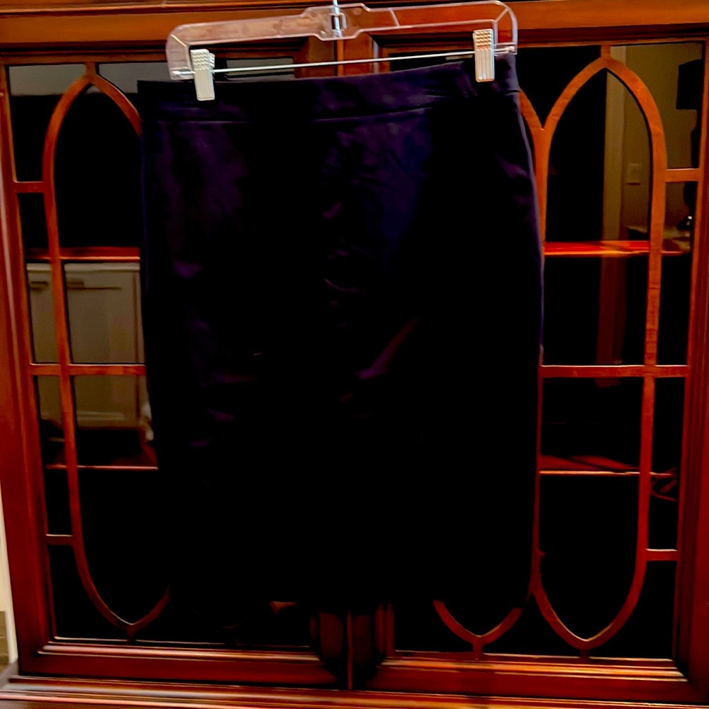 Fitted pencil skirt navy size 6T